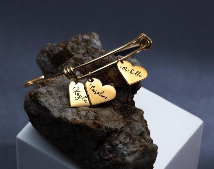 Custom Heart Gold Charm Bracelet Mom Bangle Bracelet Gift for Women Personalized Mom Name Engraved Jewelry Gift For Grandma Handmade Jewelry