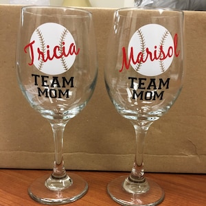 TEAM MOM wine glass - Perfect gift for your team mom!