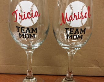 TEAM MOM wine glass - Perfect gift for your team mom!