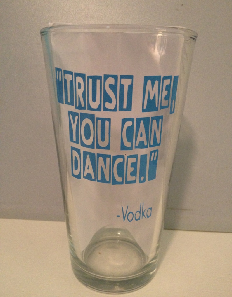 Geburtstag Glas Oder Jedem Anlass Trust Me You Can Dance Wodka Lustige Wein Lustige Pint Glas Lustige Sprüche Weinglas Freund Geschenk