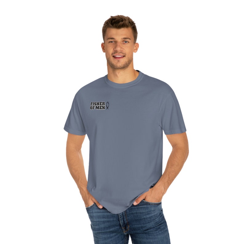 PESCADOR DE HOMBRES. Camiseta de pesca cristiana, camiseta cristiana, camiseta cristiana de moda, camiseta de colores cómodos, camisetas cristianas, camiseta gráfica cristiana imagen 4