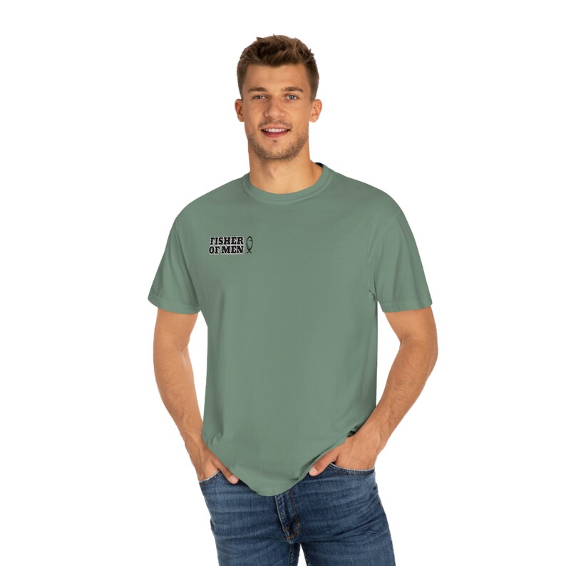 PESCADOR DE HOMBRES. Camiseta de pesca cristiana, camiseta cristiana, camiseta cristiana de moda, camiseta de colores cómodos, camisetas cristianas, camiseta gráfica cristiana imagen 8
