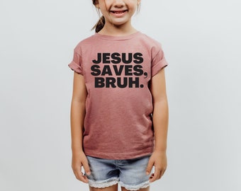 JESÚS SALVA, BRUH. -Camiseta juvenil, camiseta cristiana vintage, camiseta cristiana divertida, camiseta gráfica juvenil, camiseta gráfica cristiana, camiseta de Jesús