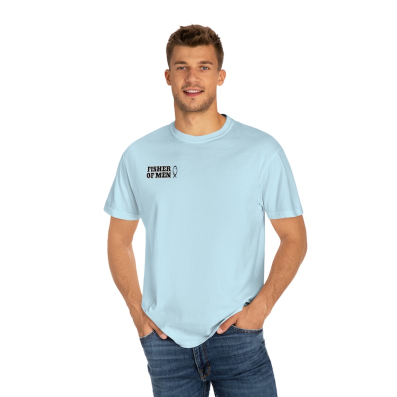PESCADOR DE HOMBRES. Camiseta de pesca cristiana, camiseta cristiana, camiseta cristiana de moda, camiseta de colores cómodos, camisetas cristianas, camiseta gráfica cristiana imagen 5