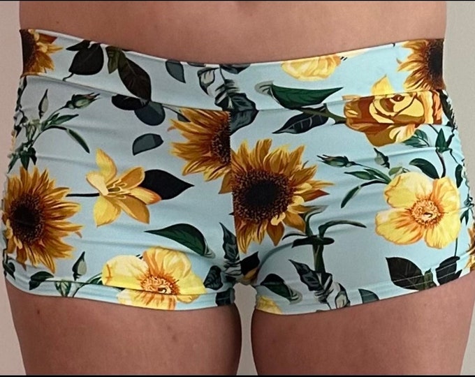 Isabella Shorts in Sunflower