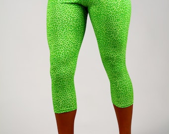 Women's Capri Green Leopard Print Leggings, Legging in Gabby