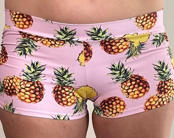 Isabella Shorts in Ice Pineapple Delight