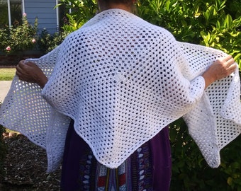 White crochet wedding wrap, crochet summer shawl, white bridal wrap, triangle shawl, fall wrap,crochet stole,crochet fall shawl,summer wrap