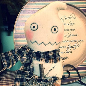 9&quot; Primitive Ghost W/Pumpkin Halloween Decor-Primitive Decor