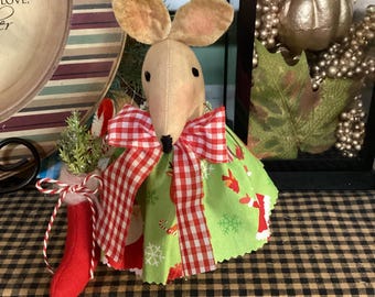 Vintage Christmas Mouse Doll on Spool – Handmade Holiday Decor