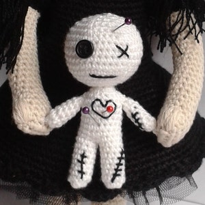 Pattern GOTHIC LOLITA with voodoo doll. PDF instructions for making this creepy cursed inspired crochet doll amigurumi. Halloween doll deco image 3