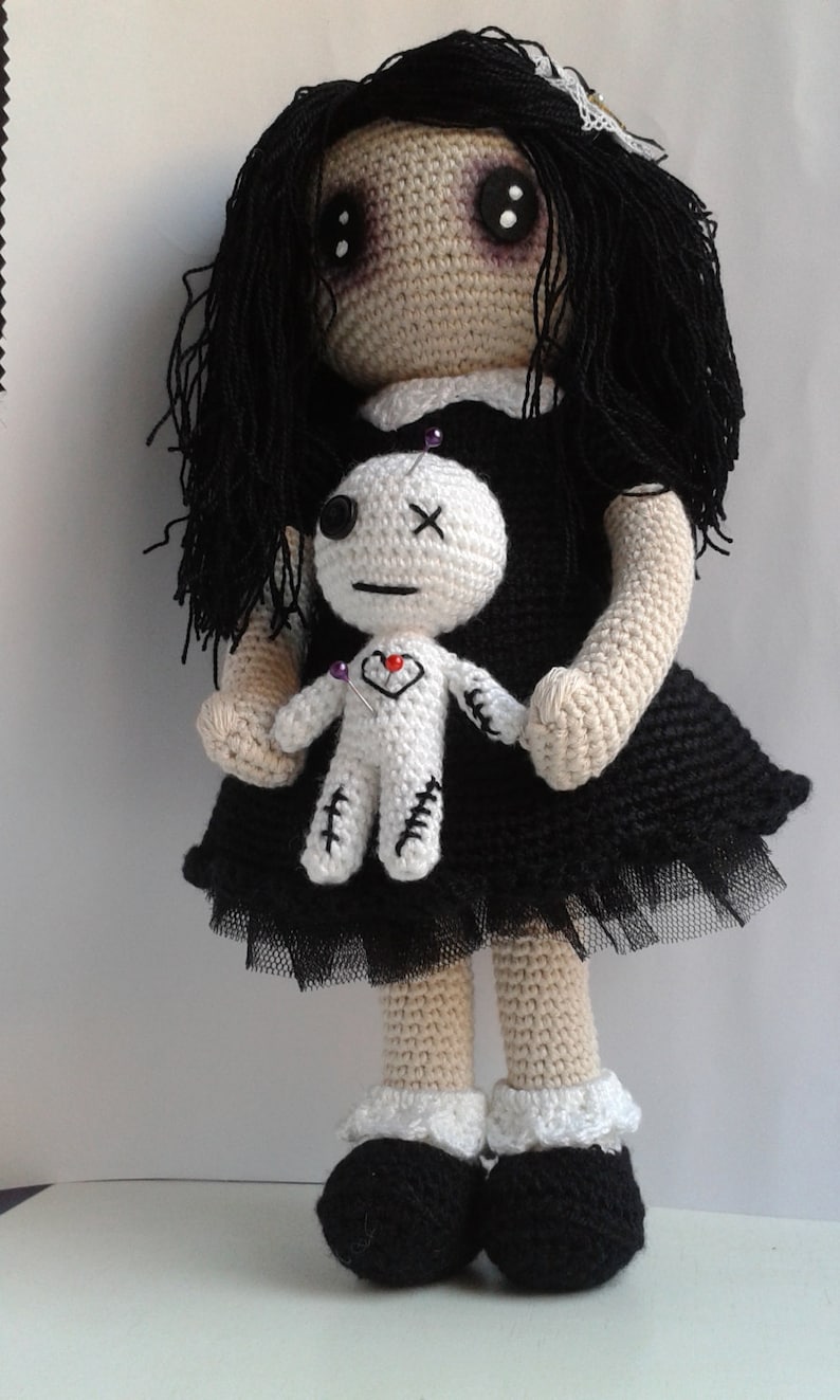 Pattern GOTHIC LOLITA with voodoo doll. PDF instructions for making this creepy cursed inspired crochet doll amigurumi. Halloween doll deco image 5