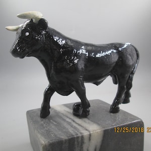black angus bull stock hand painted wall street stock market hotrod car hood ornament