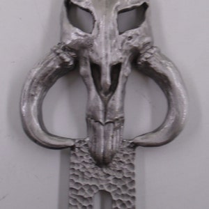 mandalorian mythasaur skull license plate topper
