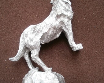 wolf howling timber  coyote yellowstone  hotrod ratrod car hood ornament