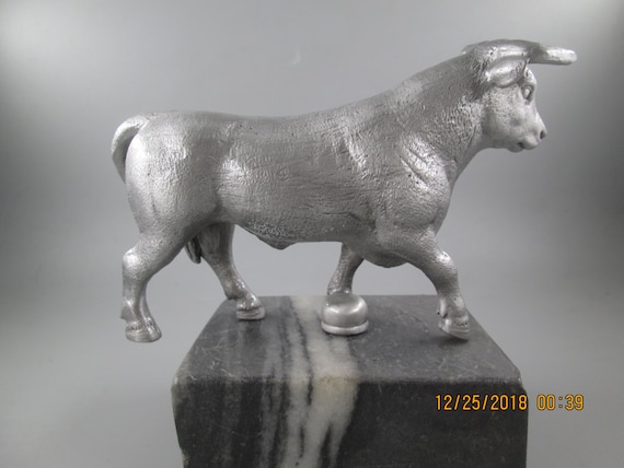 black angus bull stock market wall street el toro  hotrod car hood ornament