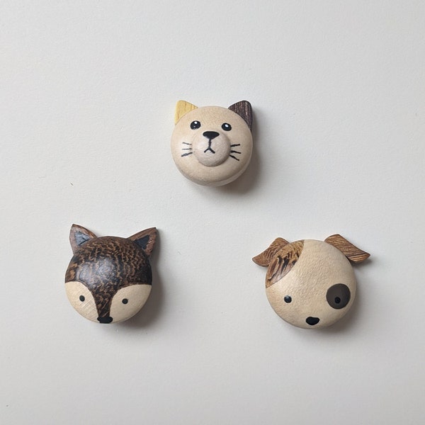 Boutons animaux en bois en morceaux (pas les jeux)/ Bouton chien/ Bouton renard/ Bouton chat/ Bouton bébé/ Cadeau pour un amoureux des animaux/ Cadeau pour les moins de 10 ans/ Cadeau pour bébé