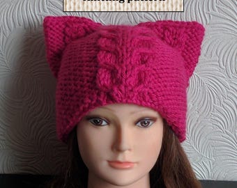 Cappello con orecchie di gatto peloso lavorato a maglia