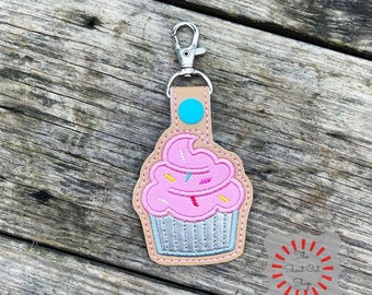 Cupcake Keychain, Cupcake Key Chain, Cupcake Keyring, Cupcake Key Ring, Dessert, Foodie, Food Lover, Baker, Kitchen, Sweet Treat, Charm