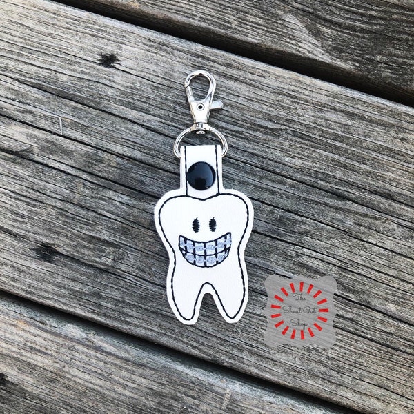 Braces Tooth Keychain, Brace Face Tooth Key Chain, Tooth Key Ring, Tooth Fairy Keychain, Metal Mouth, Orthodontist Gift, Dentist Keychain