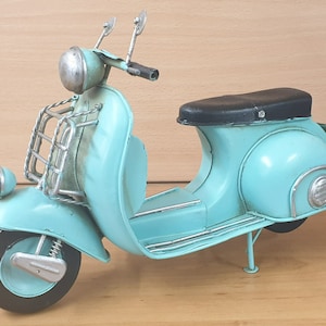  Vespa GTS 300 Super Die Cast Replica Model (Color May Vary) :  Arts, Crafts & Sewing