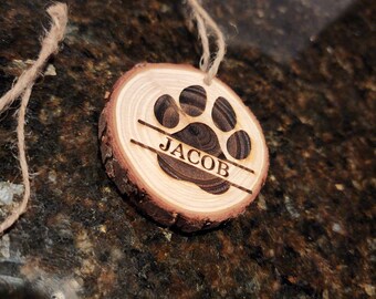 Adornos de madera personalizados. Pequeños adornos grabados con láser. Borde de madera natural