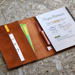 Custodia in pelle personalizzata per reMarkable Paper Pro con portapenne, custodia a libro realizzata a mano in pelle pieno fiore conciata al vegetale