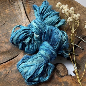 ALICE plantaardig geverfd gerecycled zijden sarilint//zijden touw//handgeverfd//stylinglint//bloemenlint//cadeaulint//geregenereerde zijde//blauw