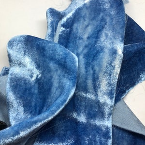 CIELO handgefärbtes Seidensamtband //pflanzengefärbt//Hochzeitsband//Straußband//Stylingband//Geschenkband//blau
