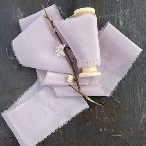 LAVENDER MIST ruban de crêpe de Chine de soie teint à la main//teint à la main//eco teint//ruban de mariage//ruban de style//ruban cadeau//lilas//lavande//mauve
