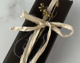 IVORY plant dyed recycled sari silk ribbon/silk string/hand dyed/styling ribbon//floral ribbon/gift ribbon/reclaimed silk/cream/white