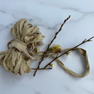 GREENAWAY pflanzengefärbte Chiffonkordel aus recycelter Seide//Handgefärbt//Hochzeit//Brautschmuck//Styling//Schreibwaren//Geschenk//Grün//Salbei