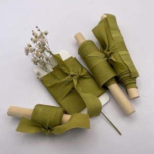 Nastro habotai in seta tinto a mano VERDE AVOCADO//nastro tinto ecologico//nastro da sposa//nastro da styling//accessorio fotografico//nastro in pura seta//verde/oliva