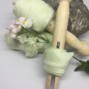 SPRING plant dyed silk ribbon//hand dyed//habotai//bouquet ribbon//stationery ribbon//gift ribbon//styling//pale green//mint//floral ribbon