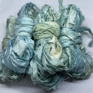 Nastro di seta sari riciclata tinta con piante CELESTITE//filo di seta//tinto a mano//nastro per lo styling//nastro floreale//nastro regalo//blu