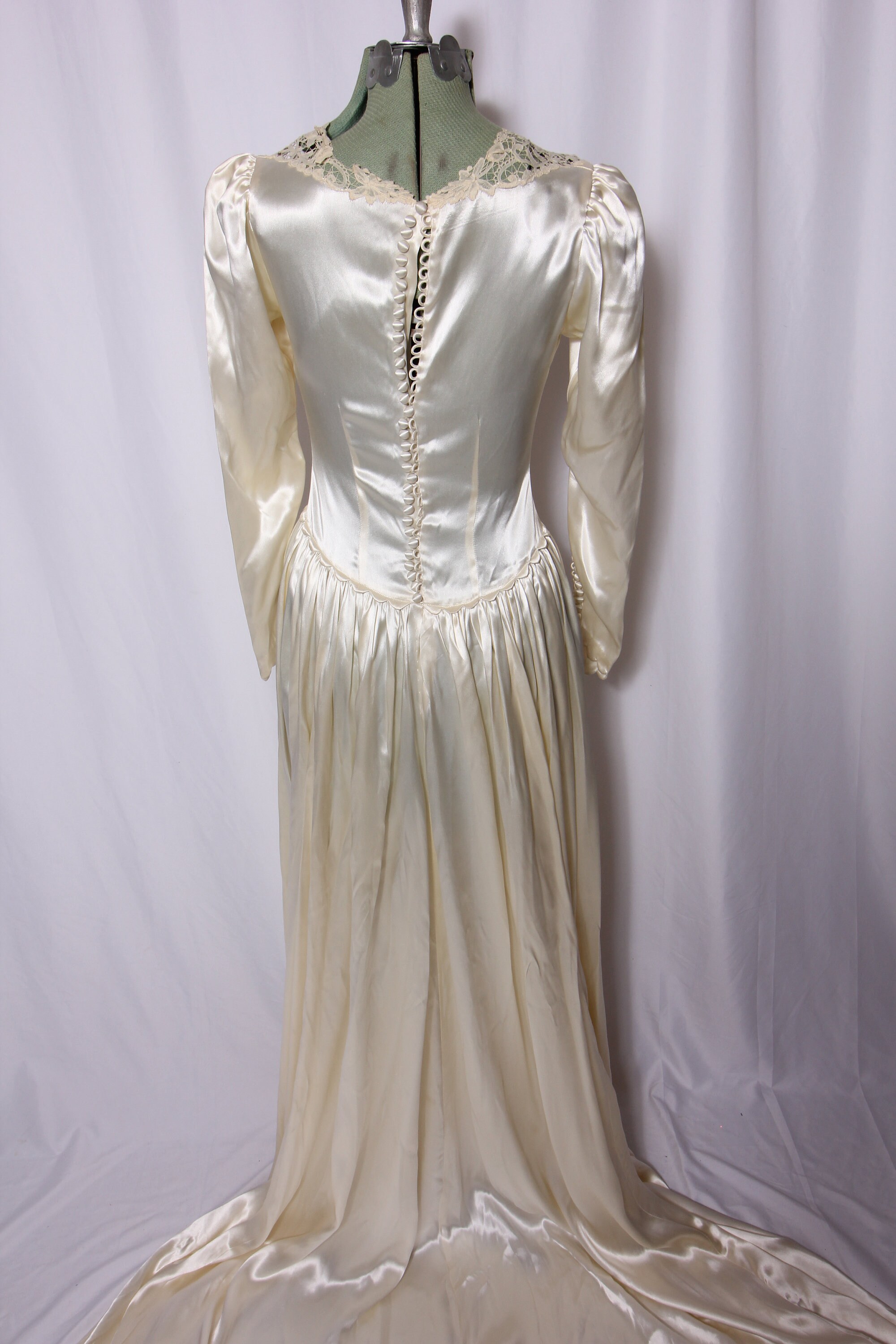 old fashioned wedding gowns