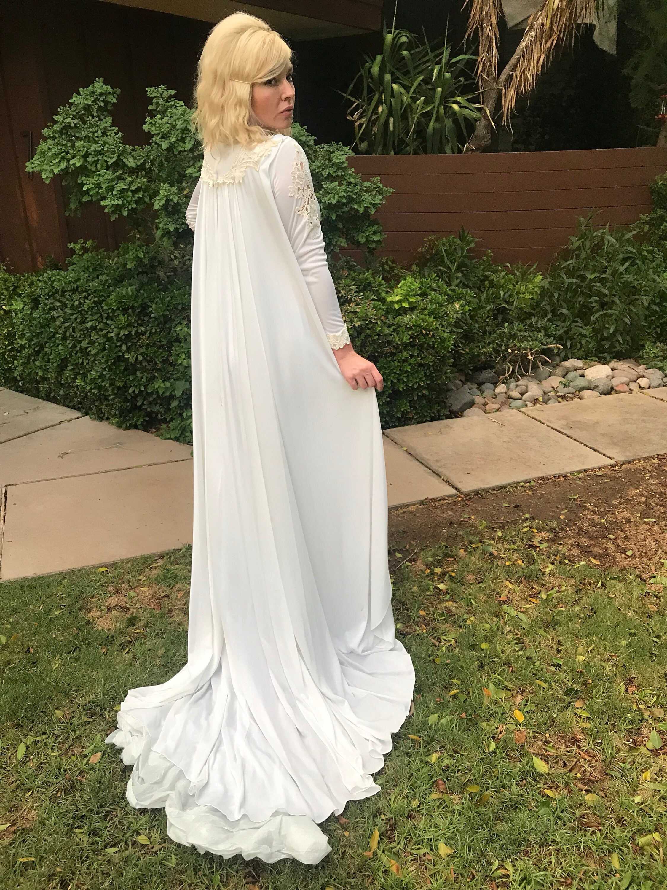 Vintage 1960�s White Wedding Dress With Large Cape