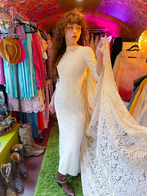 Vintage Dramatic Long Lace Train White Cape Wedding Dress