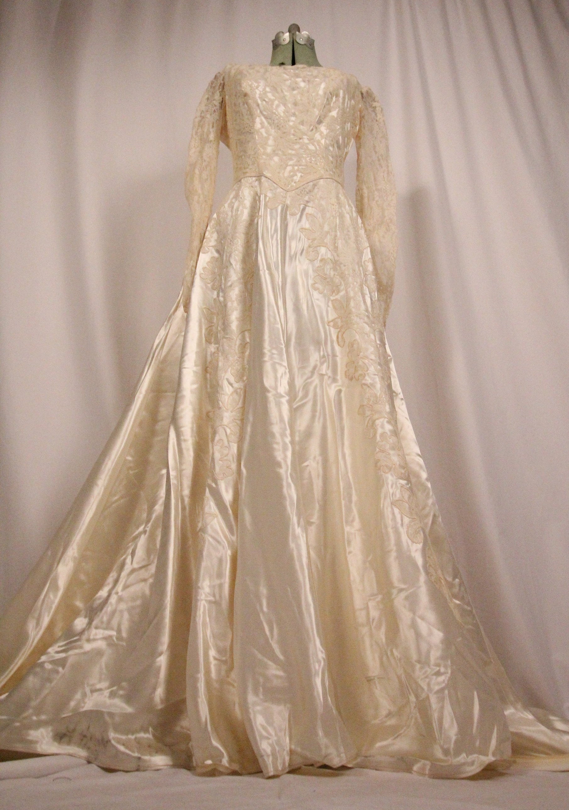 Vintage Wedding Dress Champagne Satin Lace Embroidered Long deblyns-poodles-standard-poodle-puppies