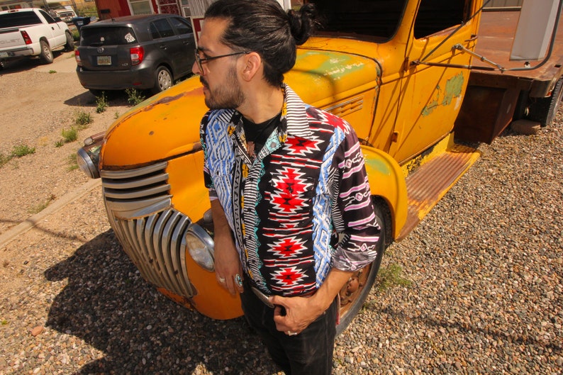 Vintage 90/'s Wrangler Cowboy Button Up Colorful Festival Fun Boho Western Aztec Pattern