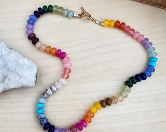 Collar de piedras preciosas multicolor anudado a mano: collar arcoíris con piedras preciosas variadas