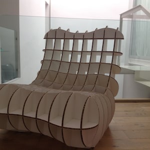 Silla de cartón para niños.  Mini  cardboard chair for children.