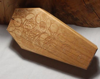V2 Zucati Dice Base Coffin Case in Cherry Wood - Engraved - Treasure
