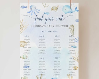 Puede incluir: Un plano de asientos imprimible azul y blanco para un baby shower con temática náutica. El gráfico presenta ilustraciones de un pulpo, una ballena, una tortuga y un caballito de mar. El texto "find your seat" está escrito en cursiva. El texto "Jessica's Baby Shower" está escrito en negrita. La fecha "May 18th, 2021" está escrita debajo del título. El gráfico está dividido en ocho mesas, cada una con una lista de nombres.