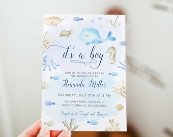 Puede incluir: Una invitación para baby shower con ilustraciones en acuarela de vida marina, incluyendo una ballena, un caballito de mar y peces. El texto dice "It's a boy" e incluye detalles del evento para Amanda Miller.