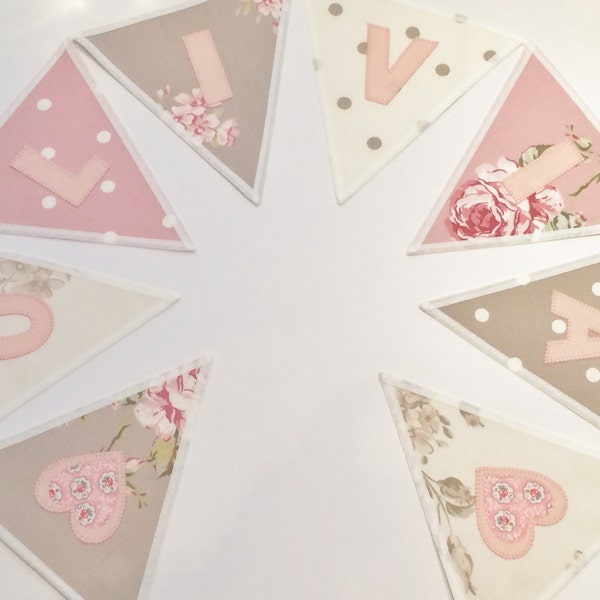 Personalisierte Namens-Stoffwimpelkette, Girlande, neues Baby, Geschenk, handgefertigtes individuelles Banner, personalisiert, Raumdekoration, Geburtstag, Beige, Rosa, Elfenbein