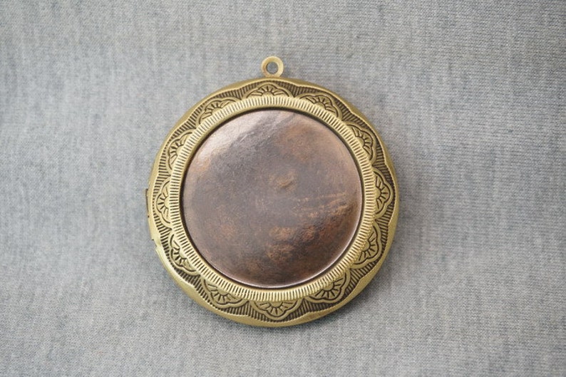 Z04889 3pcs Antique Bronze Plated Copper Round Locket Engraving Flower Carving Big Locket Photo Phase Box Charm Pendant 45x10mm