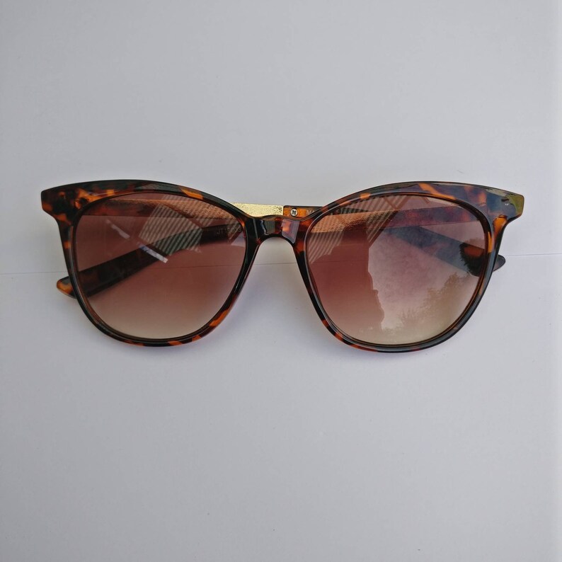 Deadstock Sunglasses tortoise shell UV protected