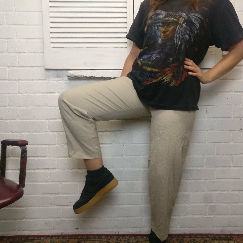 Vintage beige high waisted trousers real pockets front and one at the back