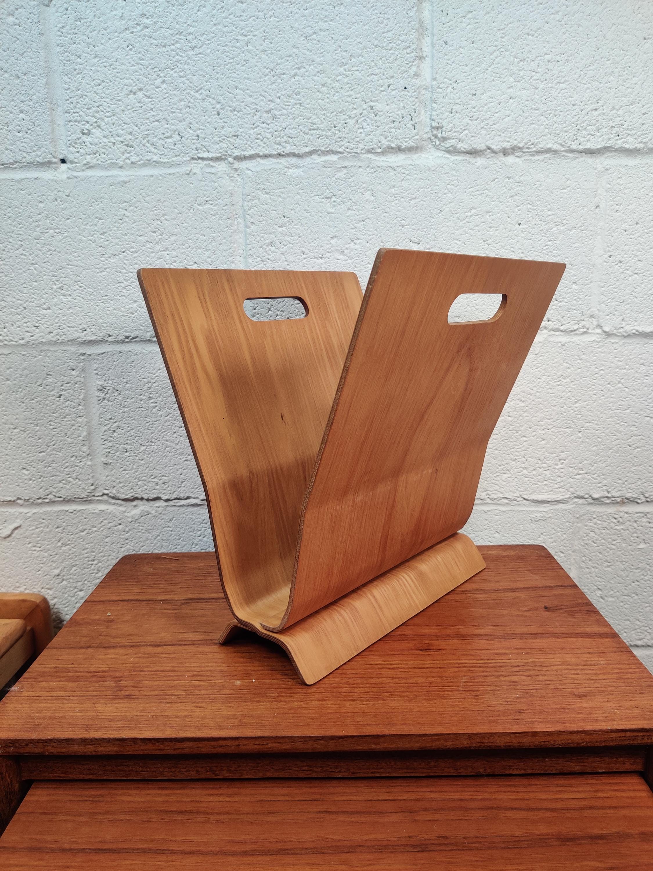 Bent Plywood 1960's - 70's Magazine Rack, Mid Century Modern Bent Plywood 1960's - 70's Magazine Rack, Mid Century Modern